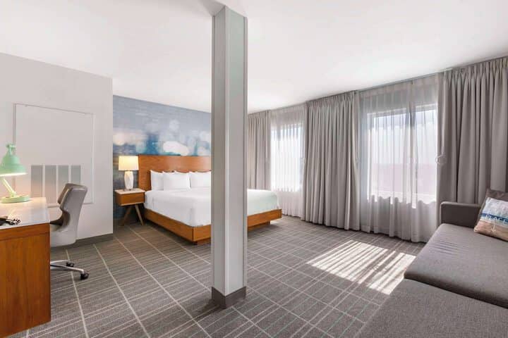 Room 33 of 92