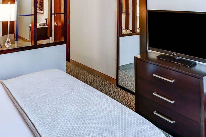 Room 16 of 42