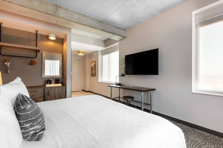 Room 12 of 83