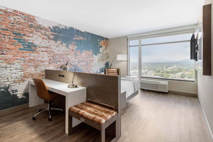 Room 18 of 99