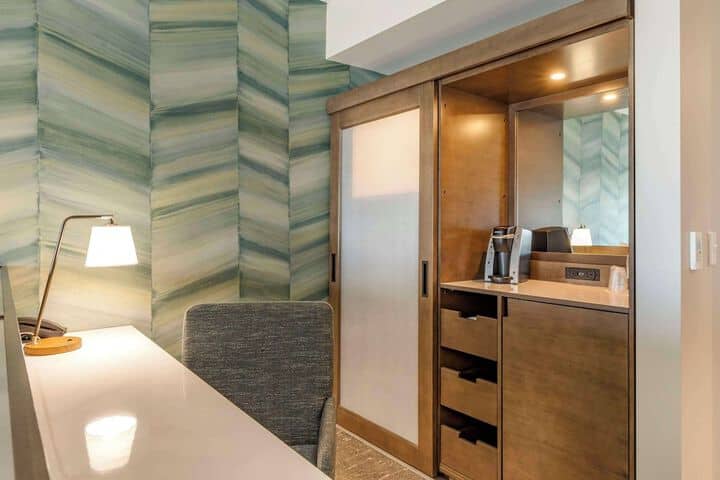 Room 32 of 89