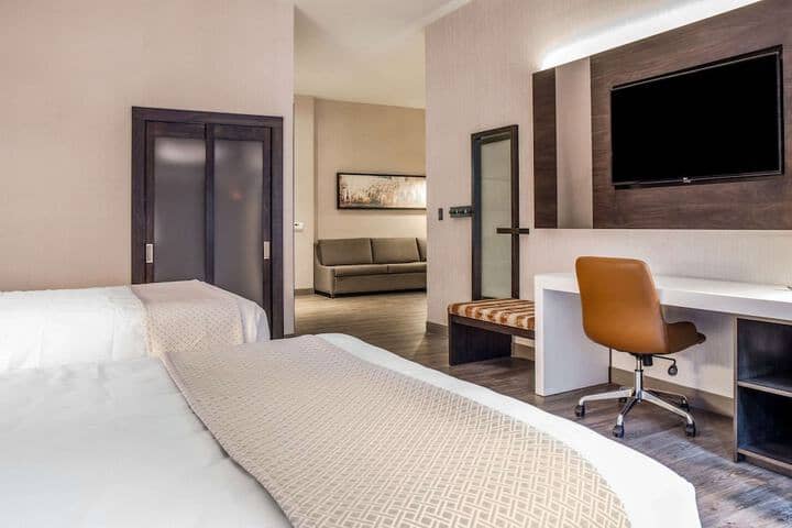 Room 34 of 80