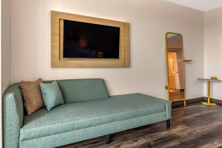 Room 14 of 62