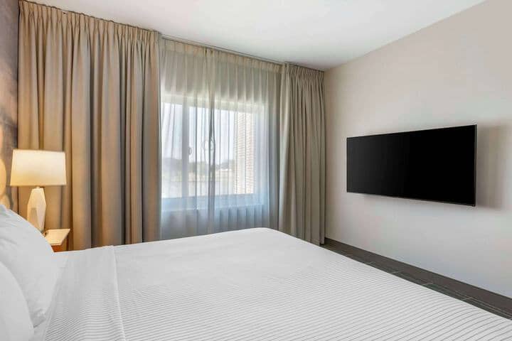 Room 32 of 92