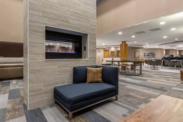 Lobby lounge