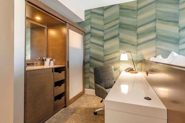 Room 28 of 89