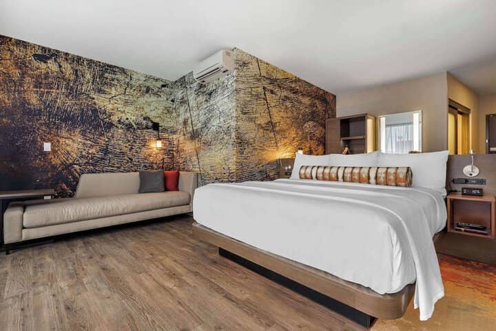 Room 12 of 47
