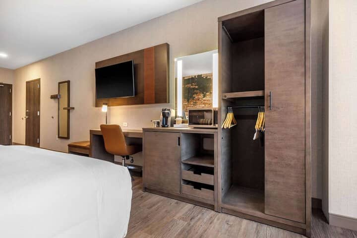 Room 9 of 47
