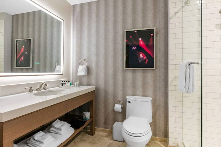 Room 44 of 83