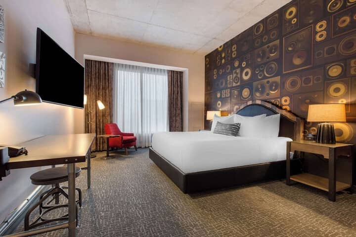 Room 19 of 83