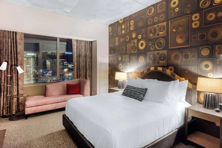Room 38 of 83