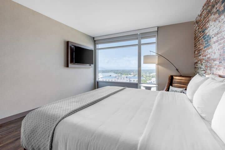Room 44 of 99