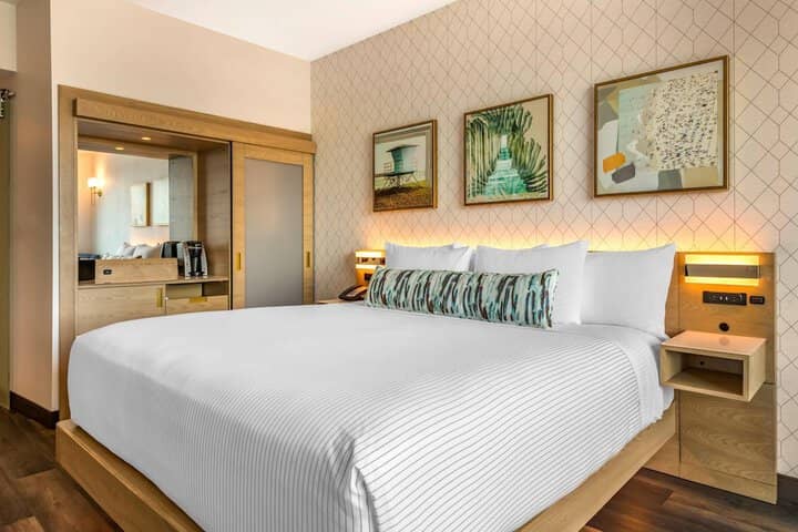Room 10 of 62