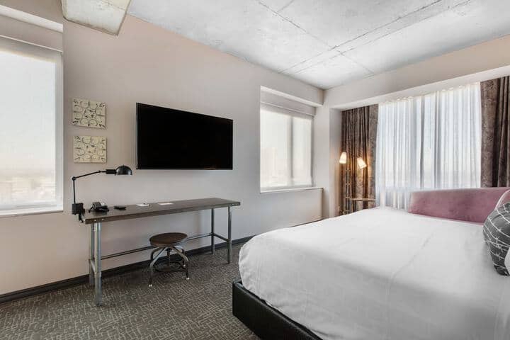 Room 13 of 83