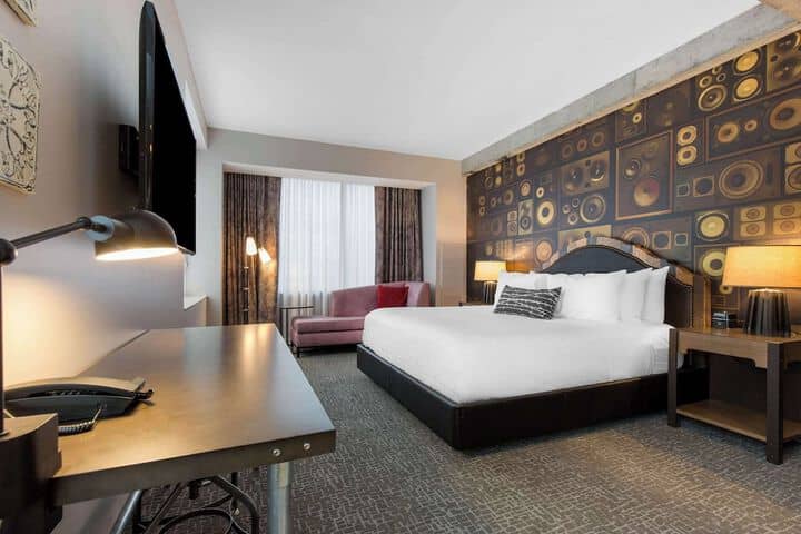 Room 29 of 83
