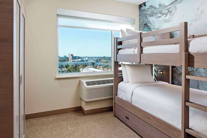 Room 17 of 52