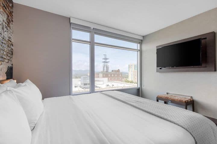Room 46 of 99